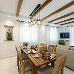 Velonis With Private Pool And Sea View *